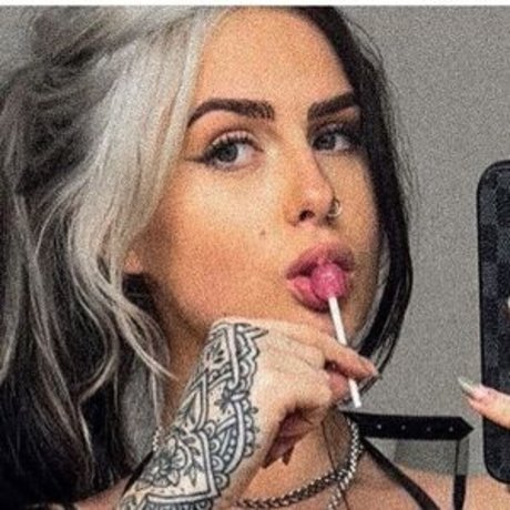 izzysiim hot actress images