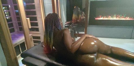 ms red77 model pornographic pic