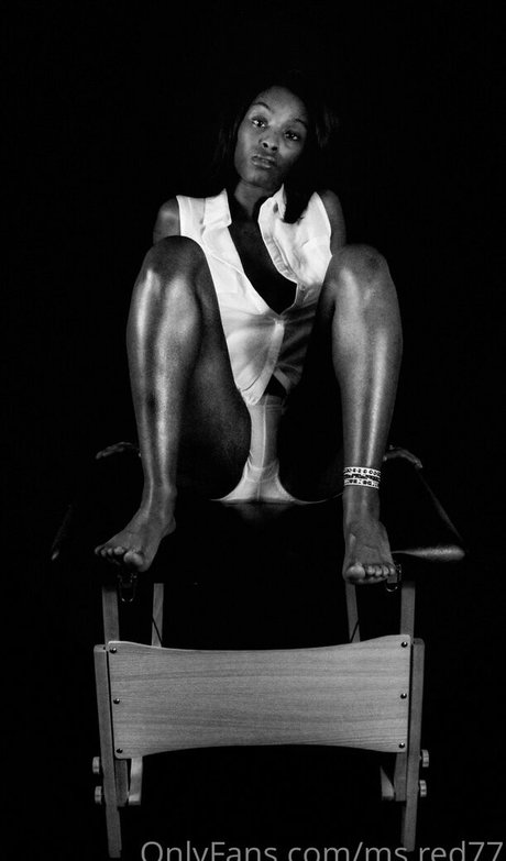 ms red77 naked star photo