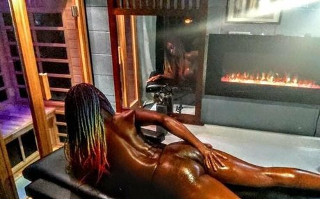 ms red77 model pretty pic