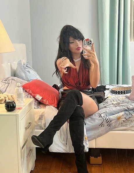 Lynniequin model adult pictures