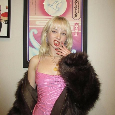 Lola Clark xxx model images