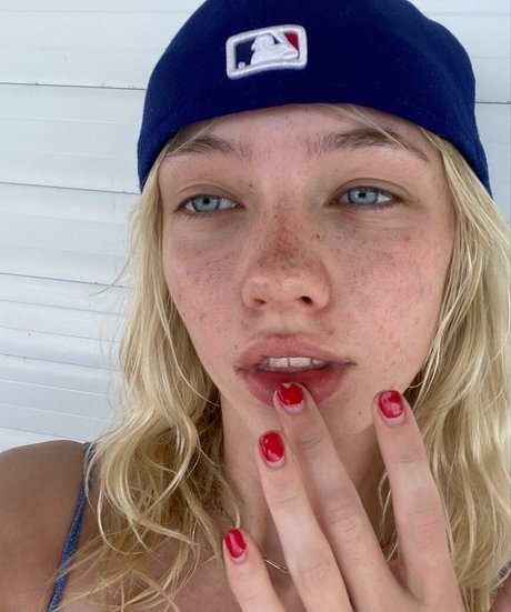 Lola Clark model gallery