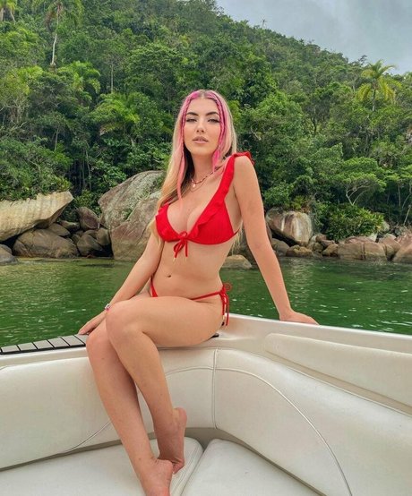 Ale Maze adult model photos