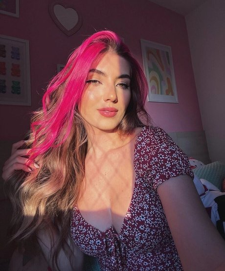 Ale Maze model beautiful photo