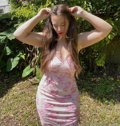 luckywithlola exclusive actress image