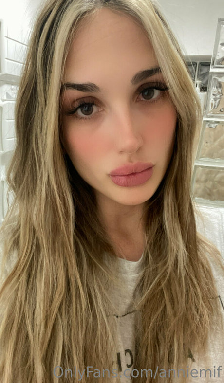 anniemif naked model galleries