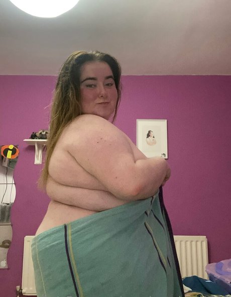 growing piggy1305 pretty actress photos