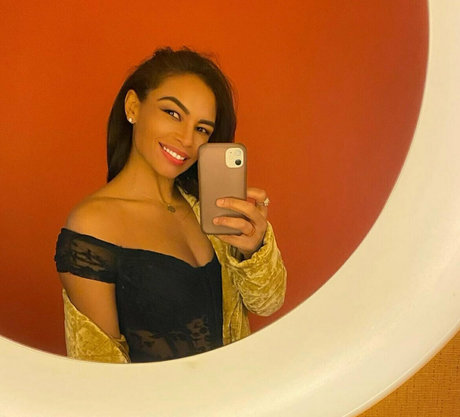 bad mmama high quality model photos