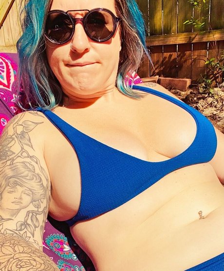 molleewaters model pretty photos