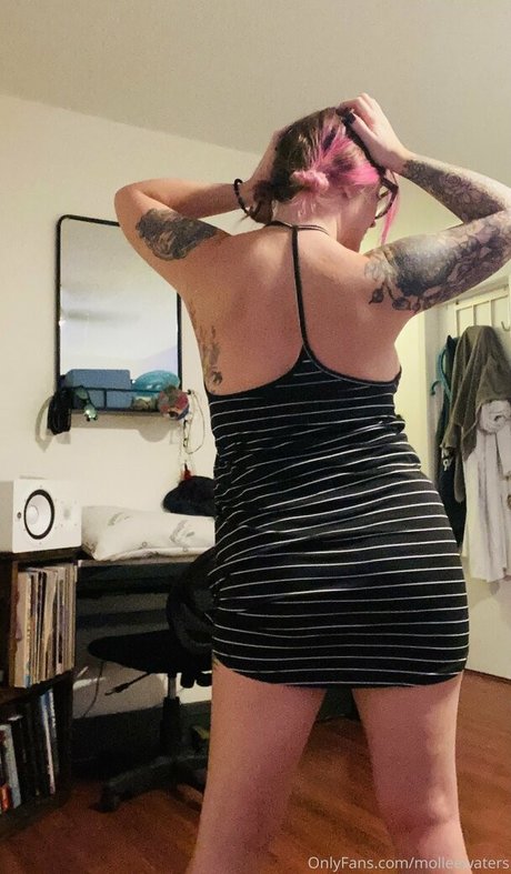 molleewaters model pornographic galleries