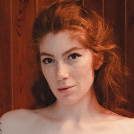 averyred99 naked model picture