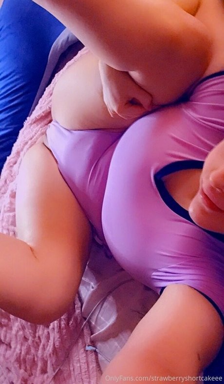 strawberryshortcakeee model hd picture