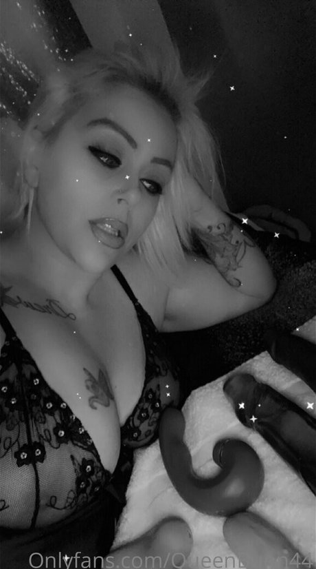 queenbunni44 star top picture