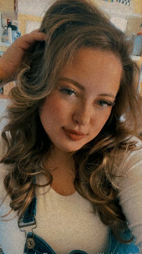 alliebby22 pornstar erotic pic