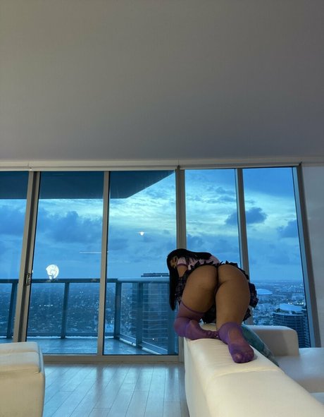 gottijulz model naked img