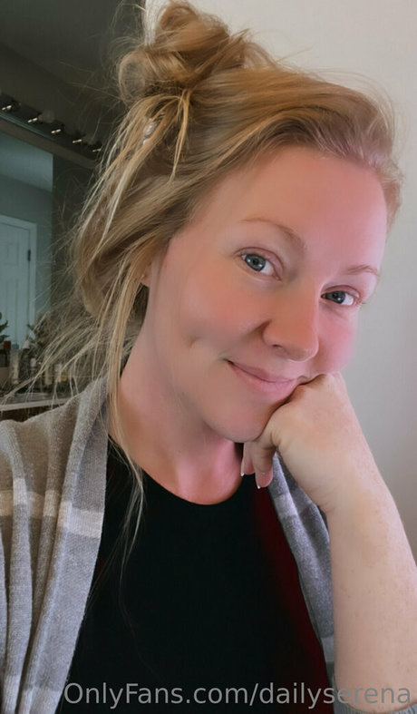 Dailyserena top model photo