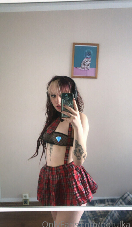 potulka model nude picture