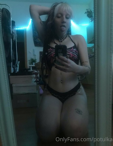 potulka naked star archive