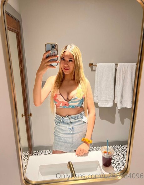 danagorgeus star nudes pictures