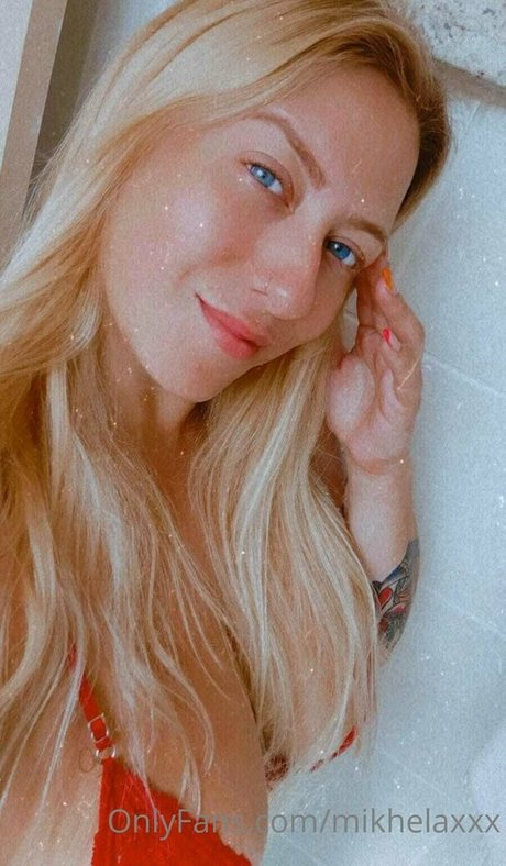 mikhelaxxx model adult pics