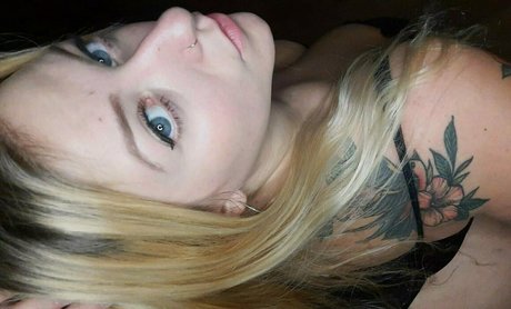 mikhelaxxx pornstar hot pic