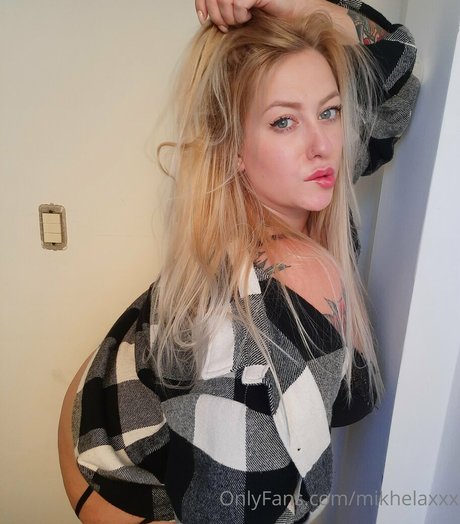 mikhelaxxx nude actress pics