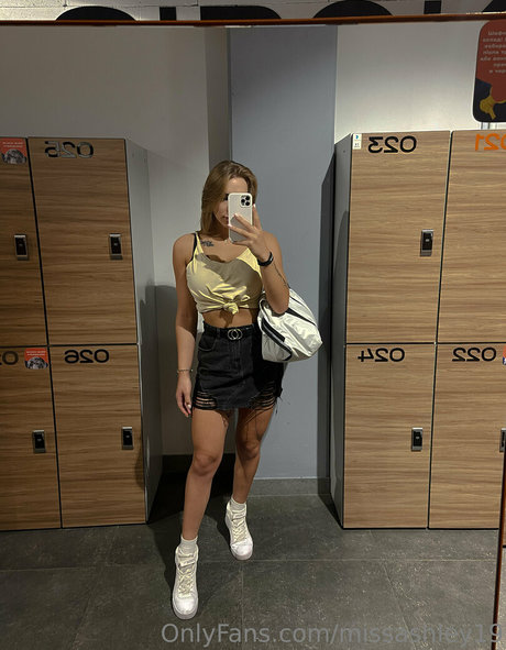 missashley19 art actress picture