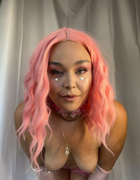 Nariluvsu model porn pic