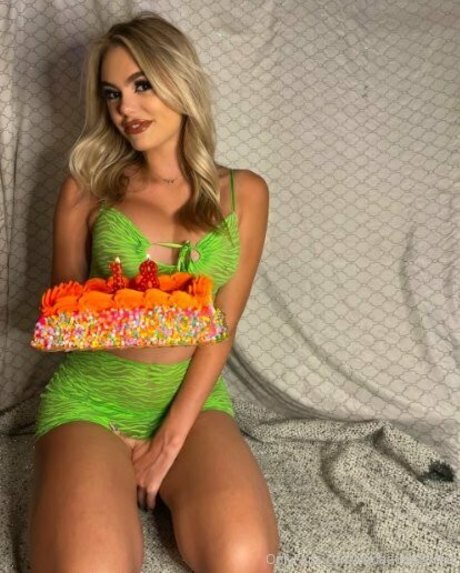 vedaathensfree model best picture