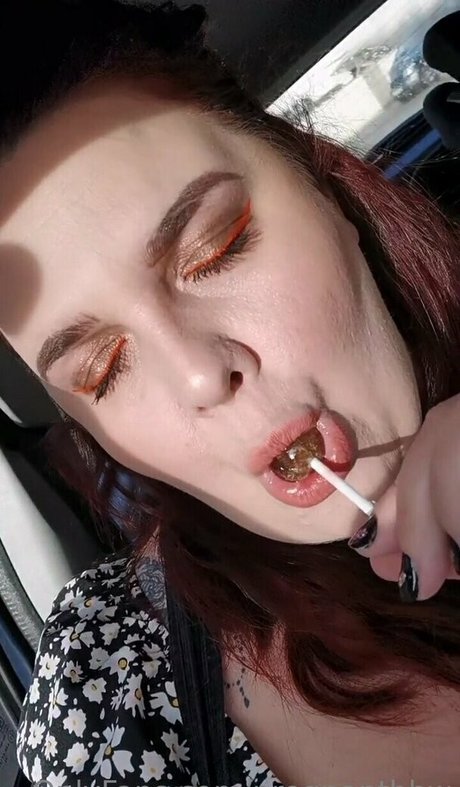 expandingbbw nude model pic