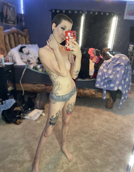 Alieninara model top img