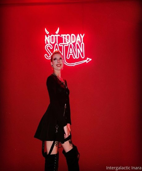 Alieninara perfect model pics