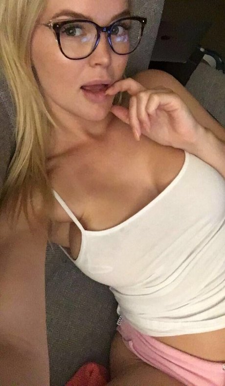 elleknox star best picture