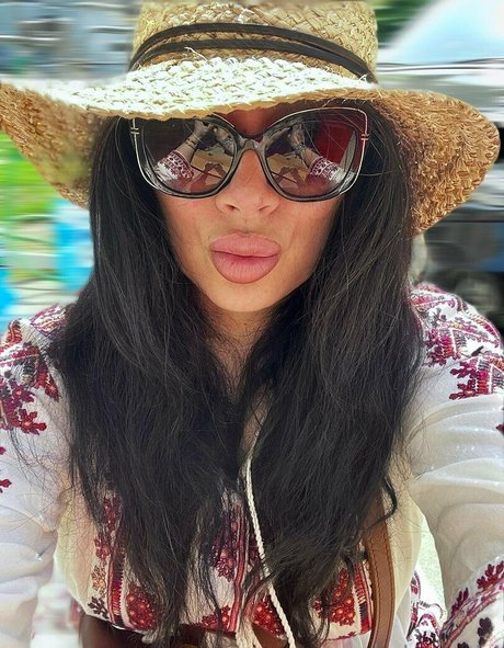 hotmesstv sex model photo