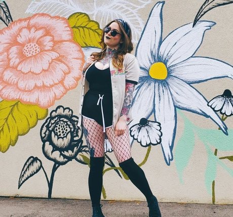 LoveLaurenn model porn img