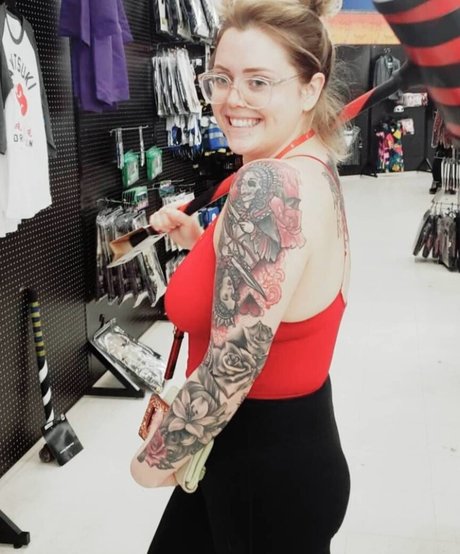 LoveLaurenn model xxx image