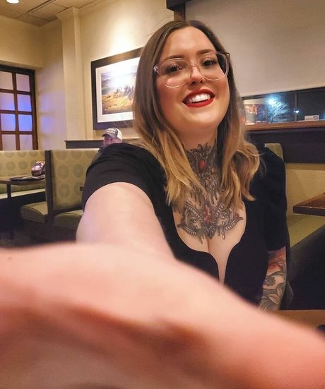 LoveLaurenn model adult images