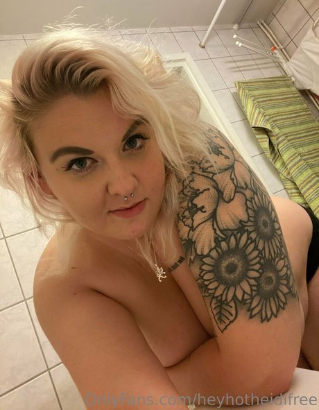 heyhotheidifree exclusive model picture