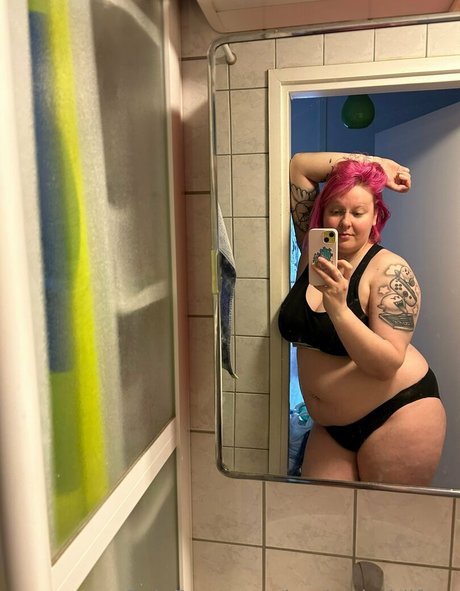 heyhotheidifree model high quality images