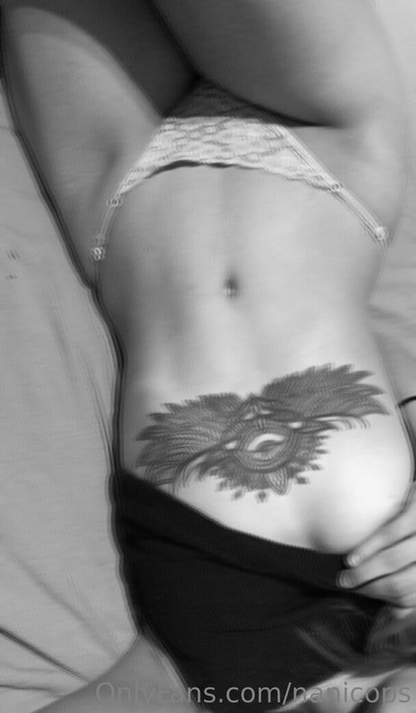 nanicops model nude pictures