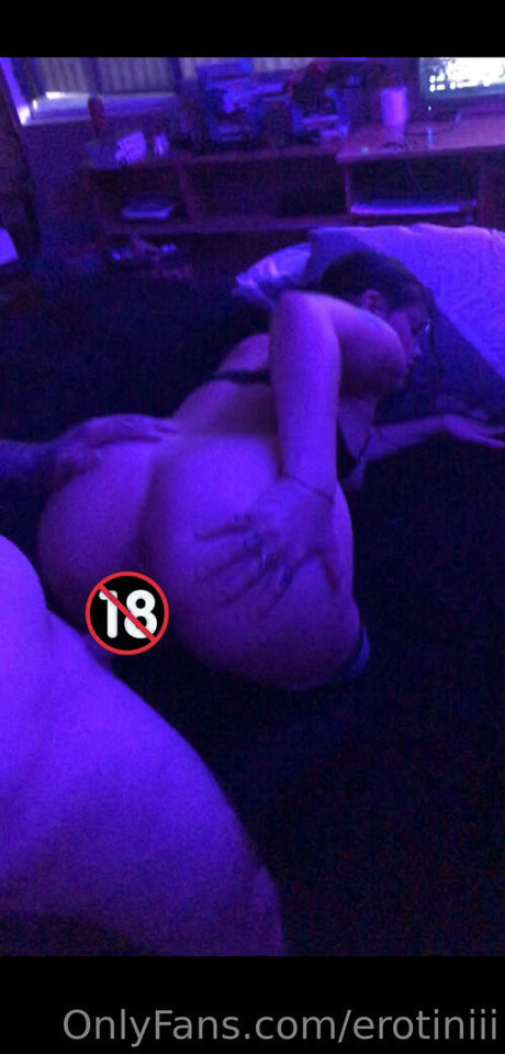 erotiniii naked star image