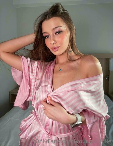 yourgirl julie hot star pics