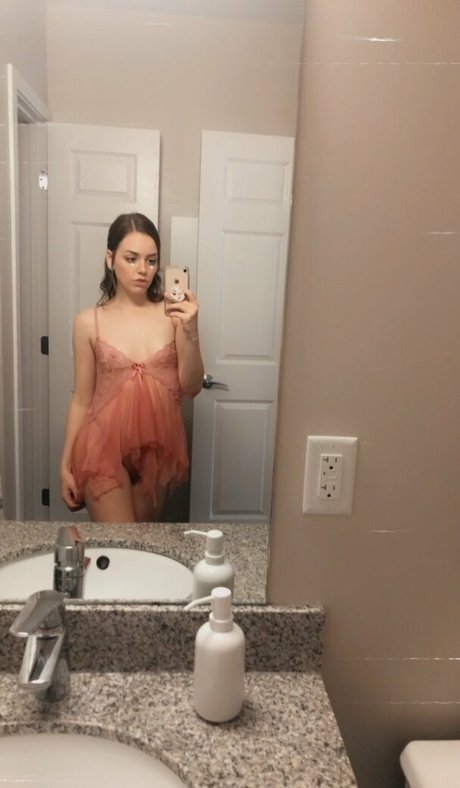 heyimella beautiful actress image