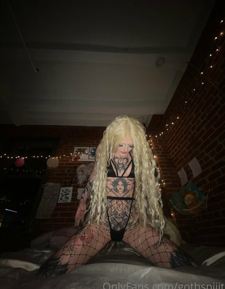gothspiiit pornographic star image