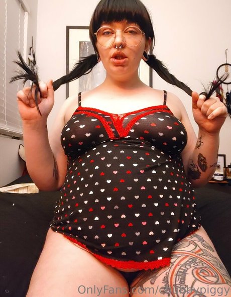 chubbypiggy sexy model pic