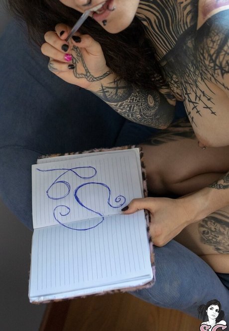 Mollymoon model art gallery