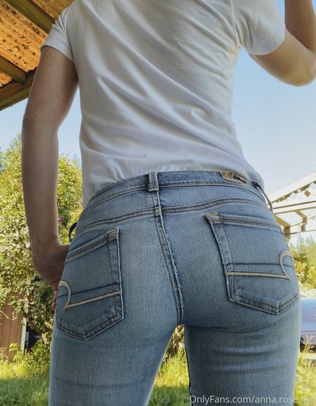 annariversvip model exclusive pictures