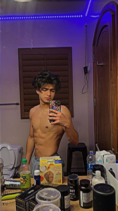 evillxe model art galleries