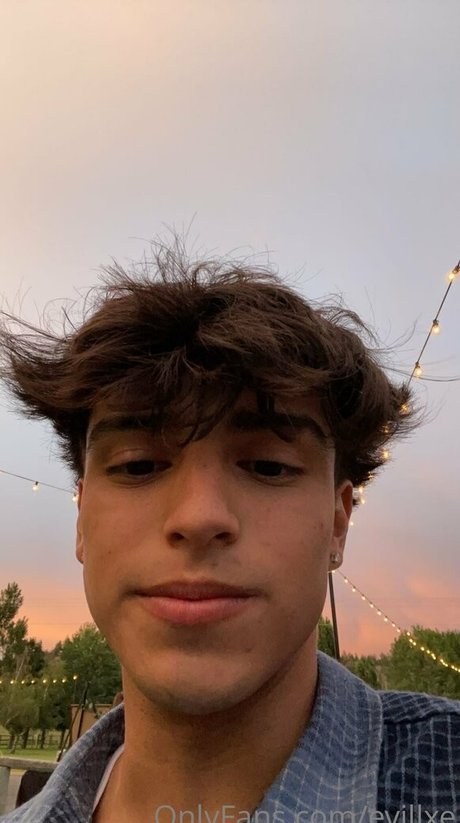 evillxe erotic star image